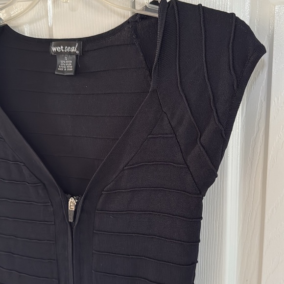 Wet Seal Rich Black Bandage Dress - Zipper Front- V Neck- Gently Worn - Size S - Picture 3 of 6